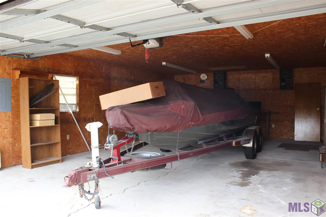 17121 Blue Ridge Road Prairieville, LA 70769 - Photo 25 of 32 Garage View
