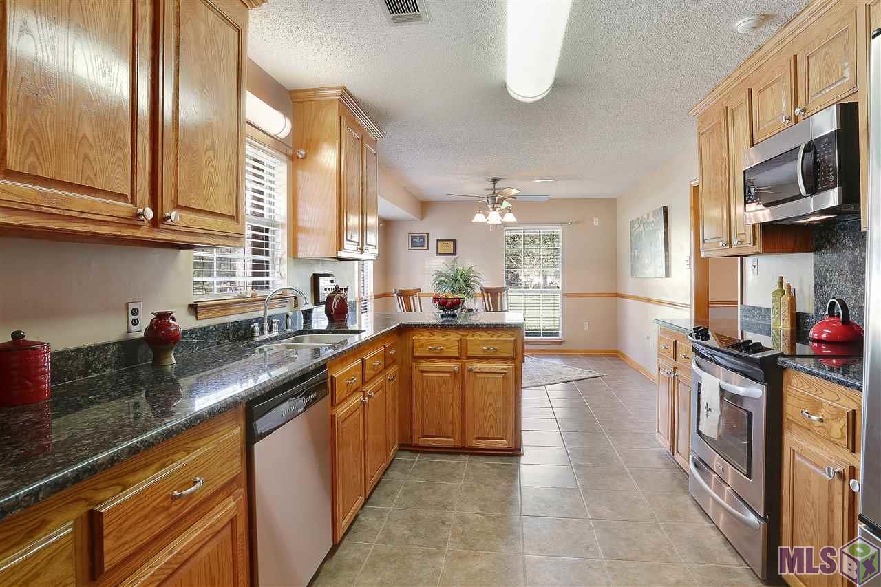 17121 Blue Ridge Road Prairieville, LA 70769 - Photo 4 of 32 Kitchen
