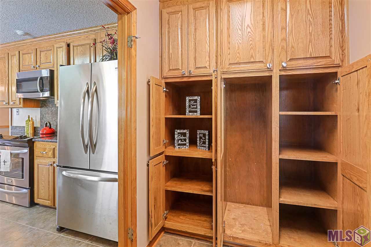 17121 Blue Ridge Road Prairieville, LA 70769 - Photo 5 of 32 Utility Rm Storage