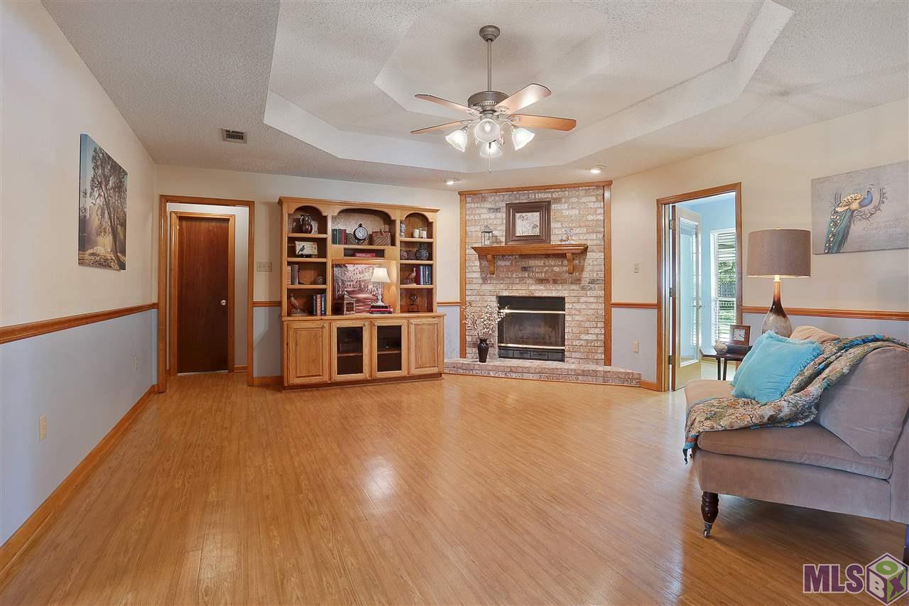 17121 Blue Ridge Road Prairieville, LA 70769 - Photo 8 of 32 Living Rm View