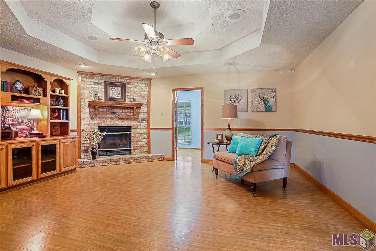 17121 Blue Ridge Road Prairieville, LA 70769 - Photo 9 of 32 Living Rm View