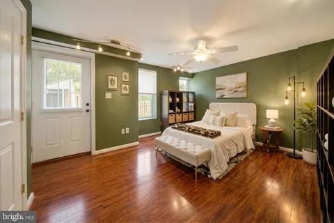 $487,700 | 18721 Falling River Drive, Gaithersburg, MD 20879