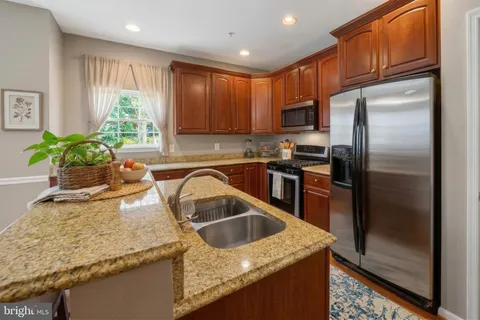 $487,700 | 18721 Falling River Drive, Gaithersburg, MD 20879