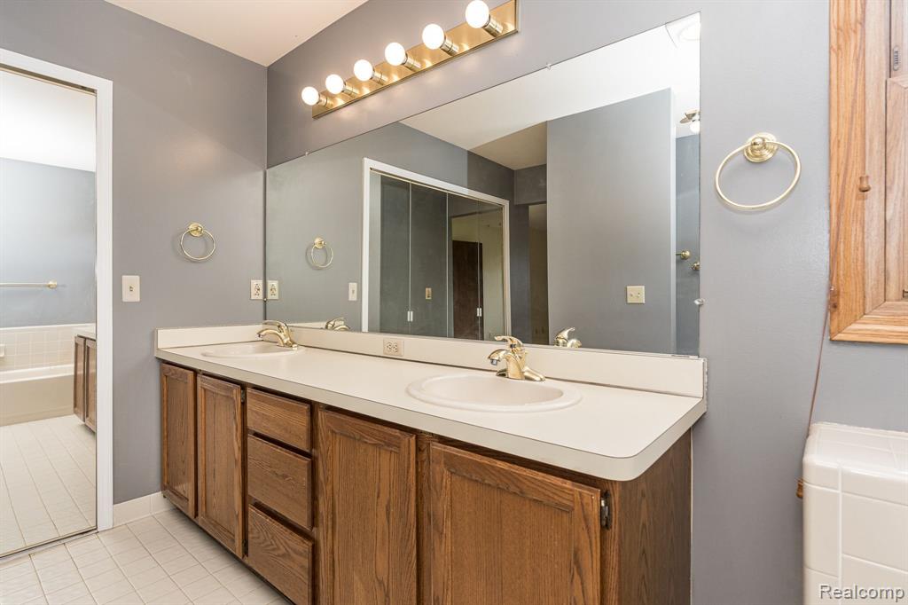 1643 Hillside Lane Rochester Hills, MI 48307 - Photo 26 of 48