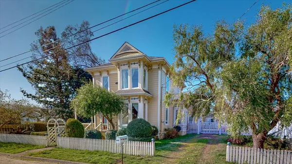 $689,000 | 1337 Lincoln Street, Ferndale, CA 95536