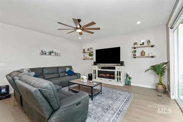 $625,000 | 8056 South Diamond River Avenue, Meridian, ID 83642