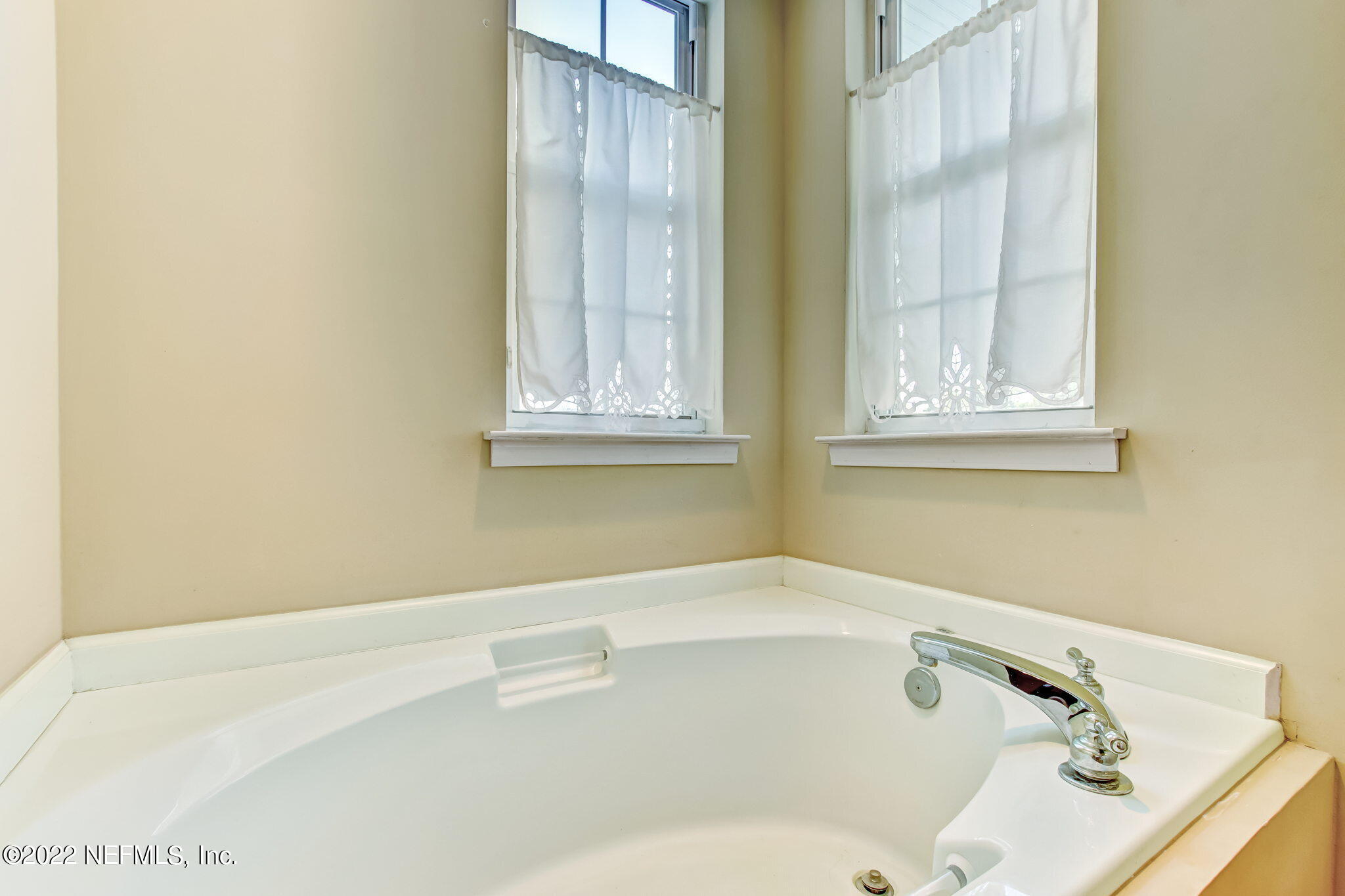 12410 County Road 121 Bryceville, FL 32009 - Photo 19 of 34 a bathroom with a tub and a window