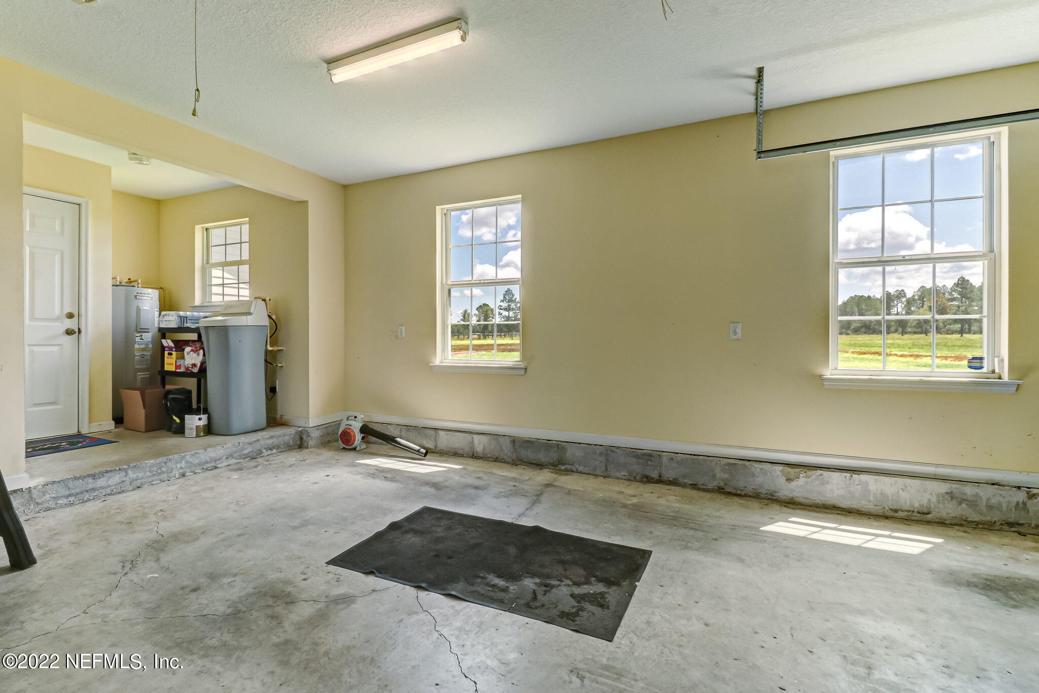 12410 County Road 121 Bryceville, FL 32009 - Photo 30 of 34 an empty room with windows