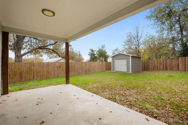 a view of a backyard with tree