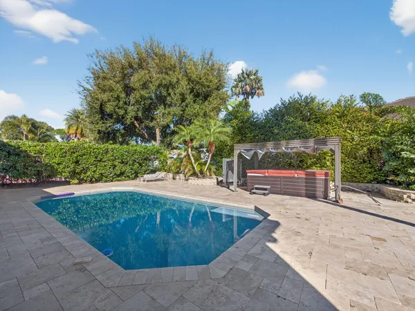 $16,000 | 125 Pembroke Drive, Palm Beach Gardens, FL 33418