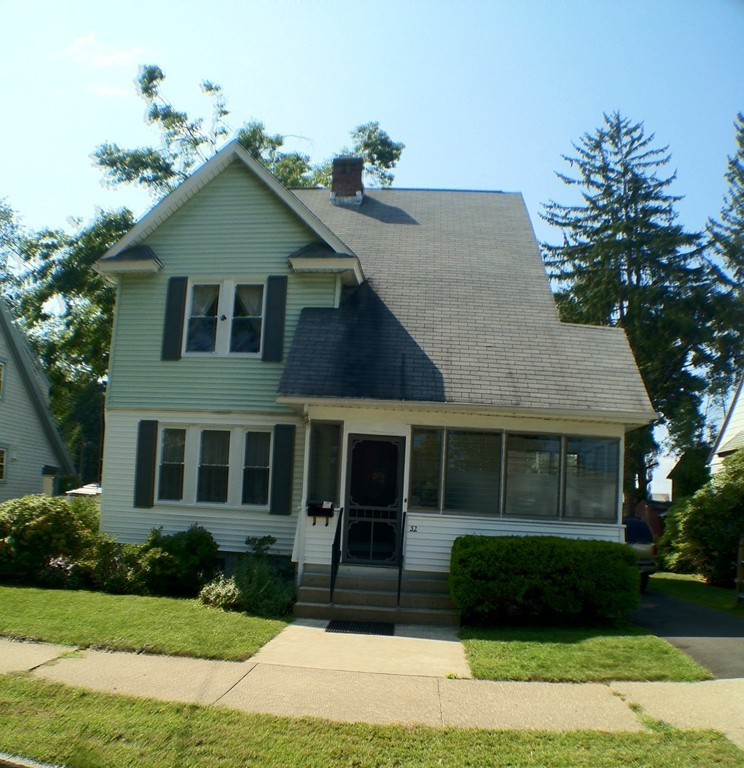 32 Manitoba Street Springfield, MA 01108 - Photo 1 of 17