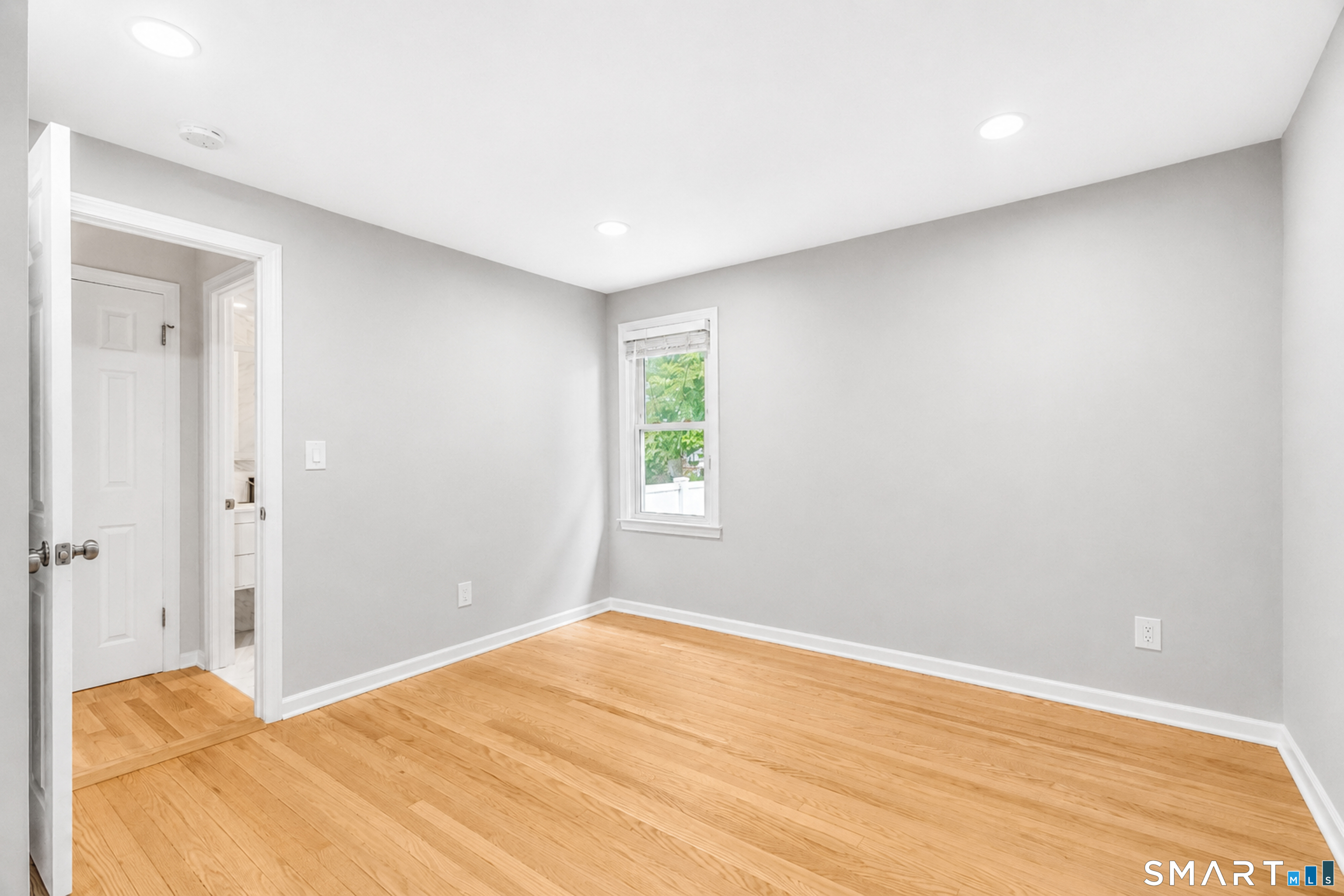 216 Country Road Fairfield, CT 06824 - Photo 9 of 17 Gallery Image 9