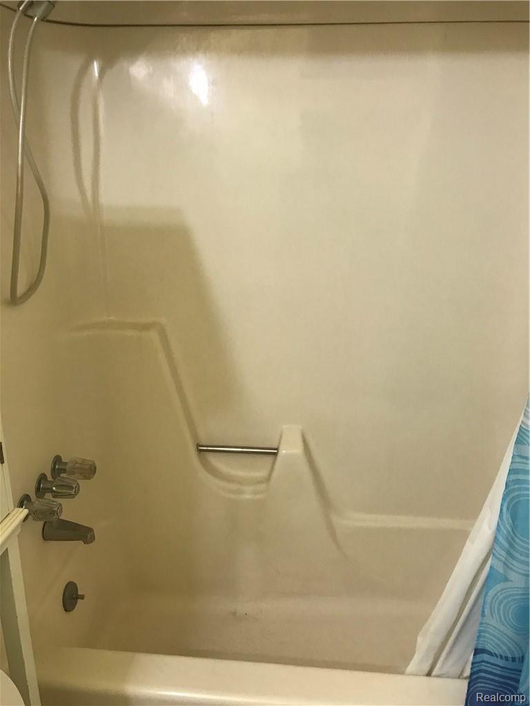 2428 Chalk Farm Road West Warren, MI 48091 - Photo 21 of 32 IMG_1516.jpeg
