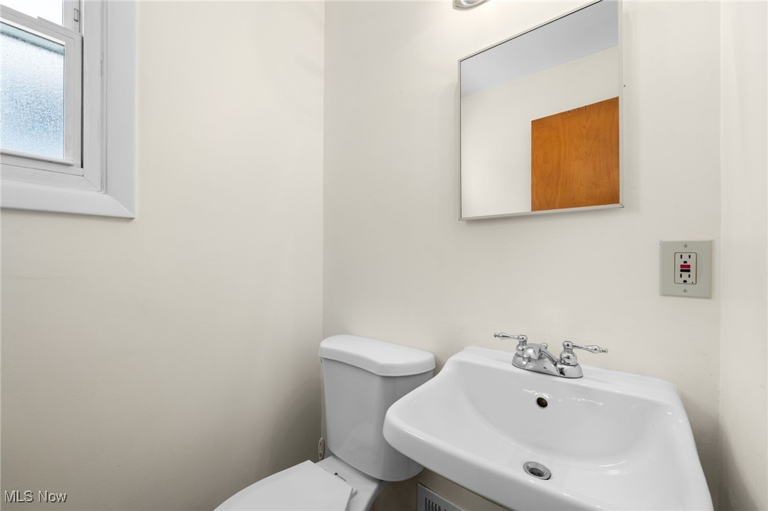 4928 Emmet Road Cleveland, OH 44124 - Photo 19 of 31 Gallery Image 19