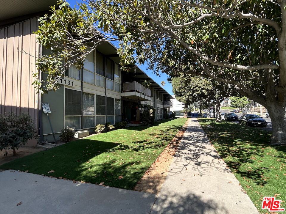 11131 Rose Avenue, Unit 13 Los Angeles, CA 90034 - Photo 15 of 17 a view of a yard with plants and a large tree