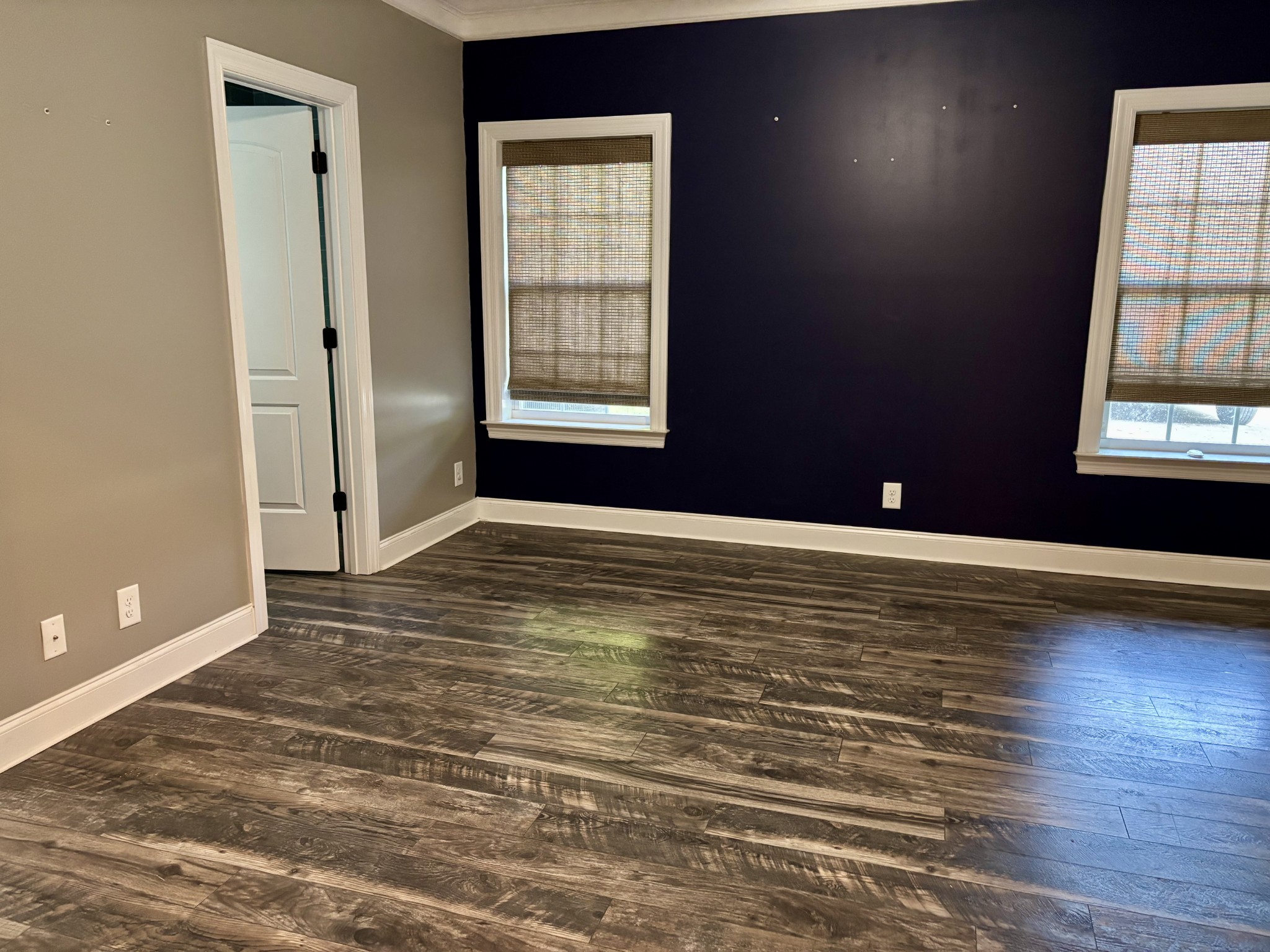 65 Sheltontown Road Manchester, TN 37355 - Photo 13 of 17 an empty room with windows and closet