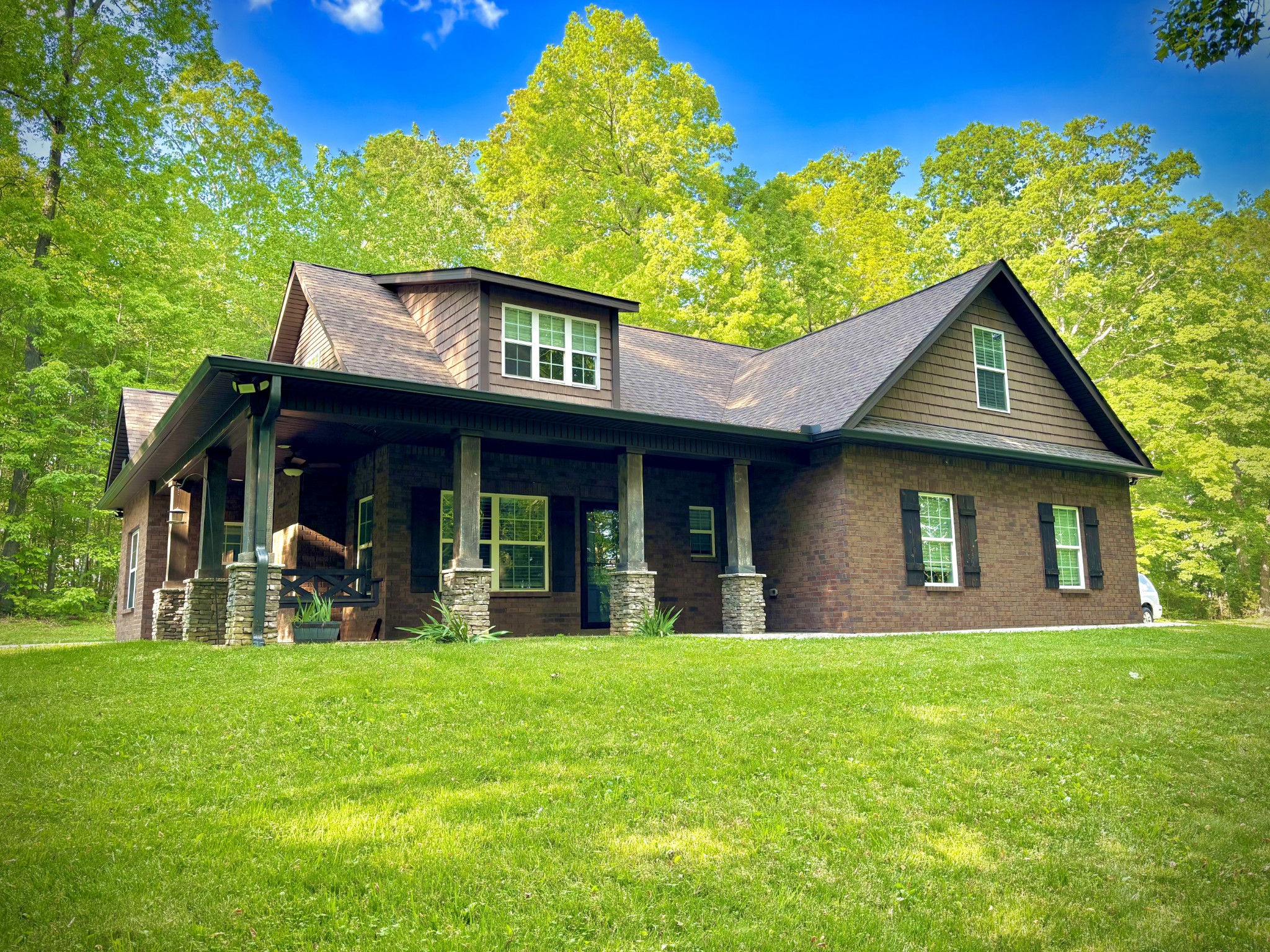 65 Sheltontown Road Manchester, TN 37355 - Photo 2 of 17 a front view of a house with garden