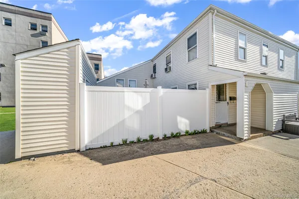 $299,988 | 290 Lowndes Avenue, Unit C, Huntington Station, NY 11746