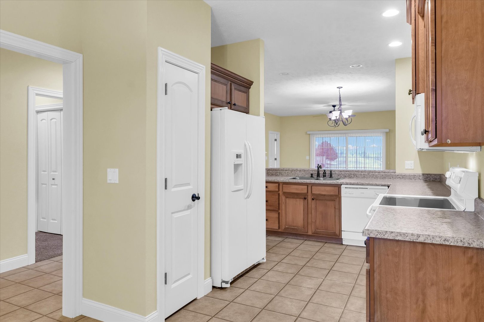 3318 Boulder Ridge Drive Champaign, IL 61822 - Photo 11 of 32 Gallery Image 11