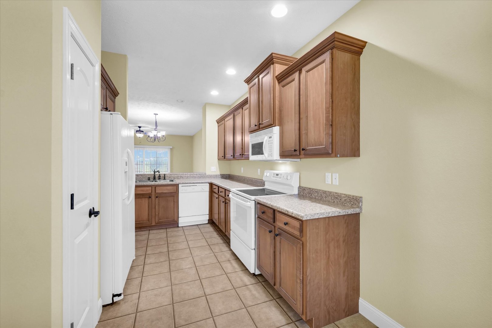 3318 Boulder Ridge Drive Champaign, IL 61822 - Photo 12 of 32 Gallery Image 12