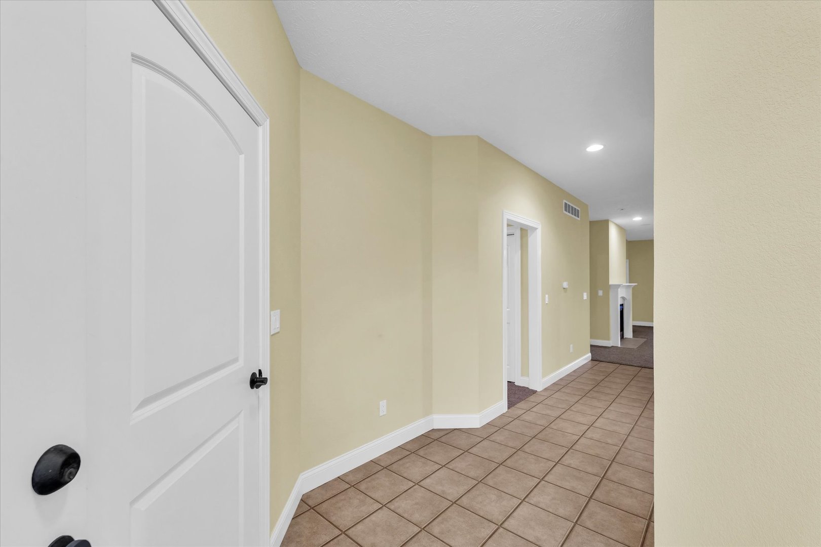 3318 Boulder Ridge Drive Champaign, IL 61822 - Photo 4 of 32 Gallery Image 4