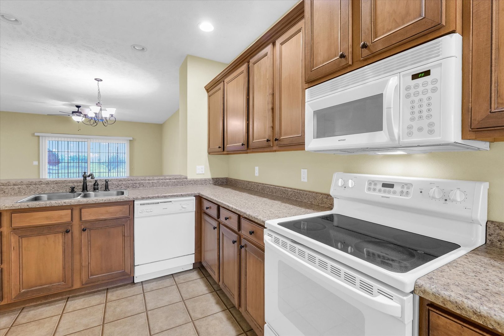3318 Boulder Ridge Drive Champaign, IL 61822 - Photo 5 of 32 Gallery Image 5