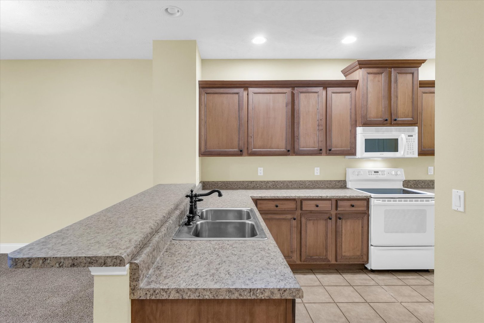 3318 Boulder Ridge Drive Champaign, IL 61822 - Photo 6 of 32 Gallery Image 6