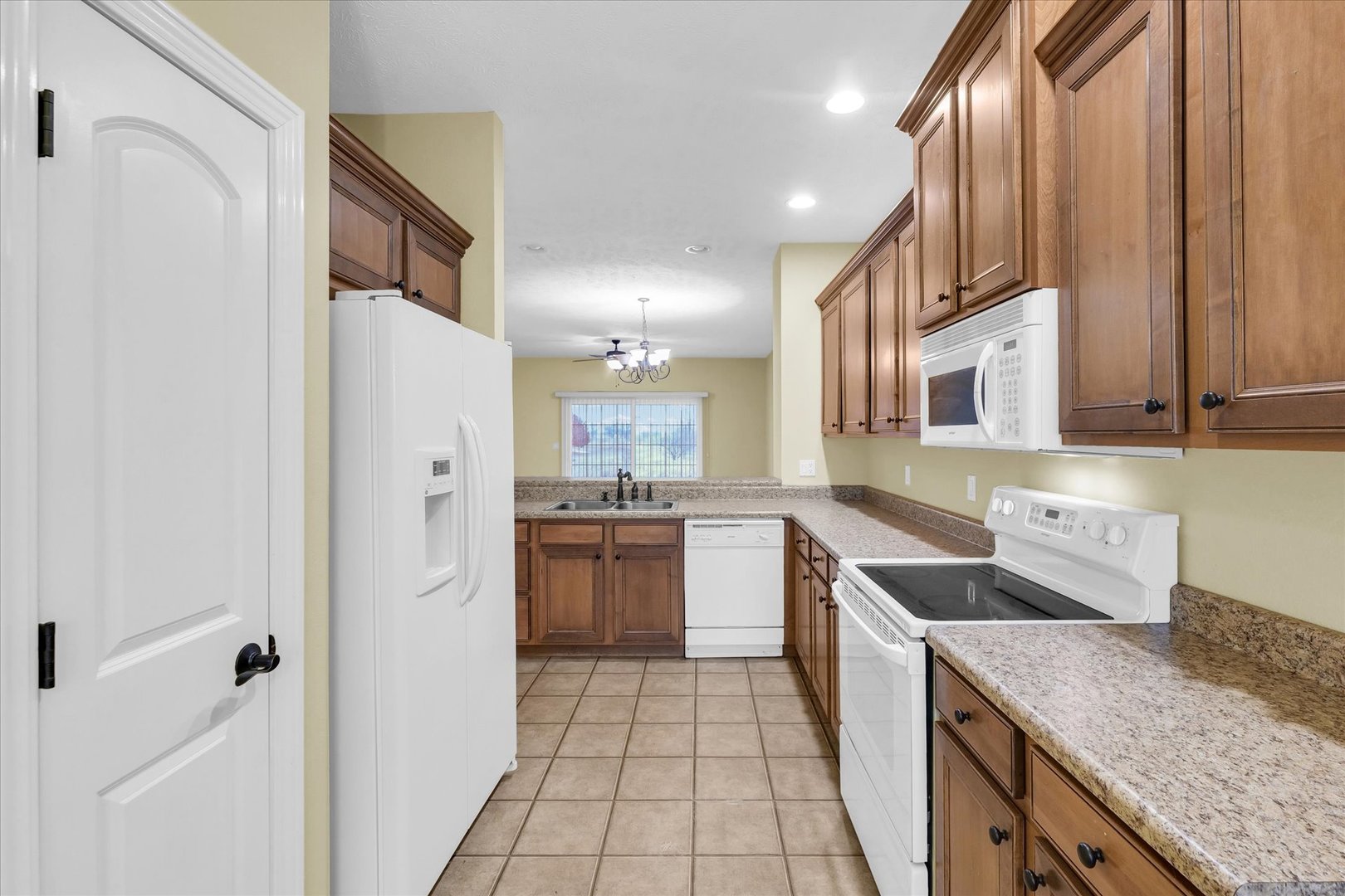 3318 Boulder Ridge Drive Champaign, IL 61822 - Photo 10 of 32 Gallery Image 10