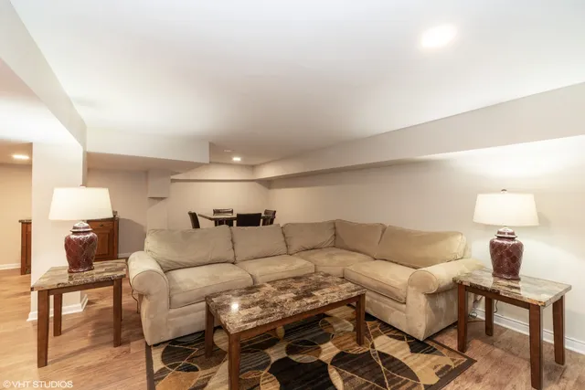 $474,500 | 285 Ridgeland Avenue, Elmhurst, IL 60126