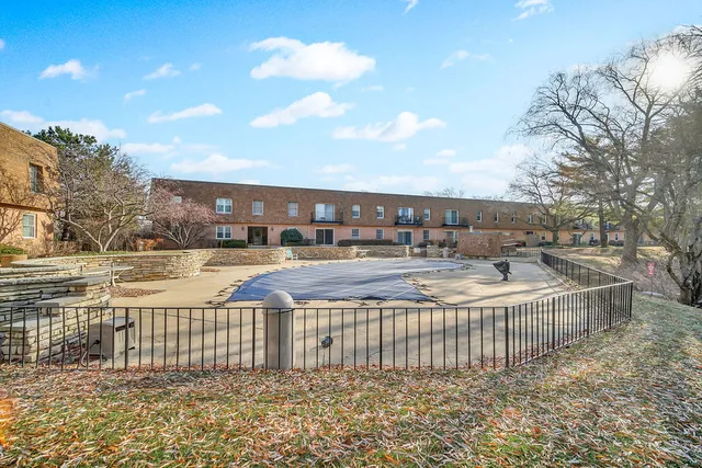 $280,000 | 1220 Park Avenue West, Unit 134, Highland Park, IL 60035