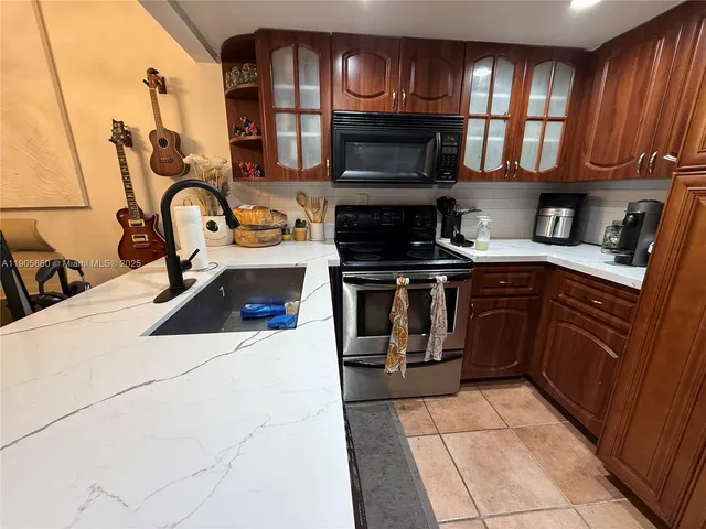 $2,500 | 540 Brickell Key Drive, Unit 212, Miami, FL 33131