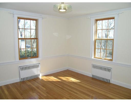47 Roundwood Road Newton, MA 02464 - Photo 3 of 10