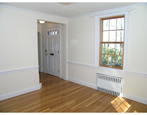 47 Roundwood Road Newton, MA 02464 - Photo 4 of 10