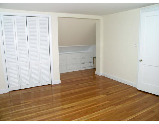 47 Roundwood Road Newton, MA 02464 - Photo 6 of 10