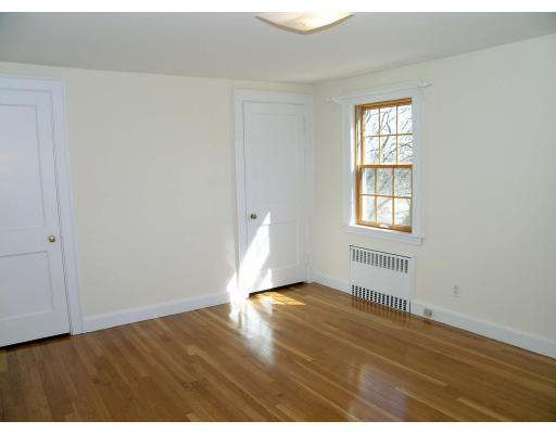 47 Roundwood Road Newton, MA 02464 - Photo 7 of 10