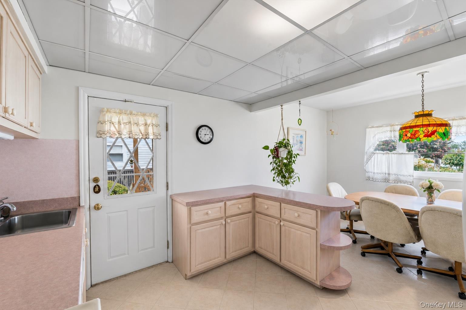 223 Croydon Road Yonkers, NY 10710 - Photo 7 of 25