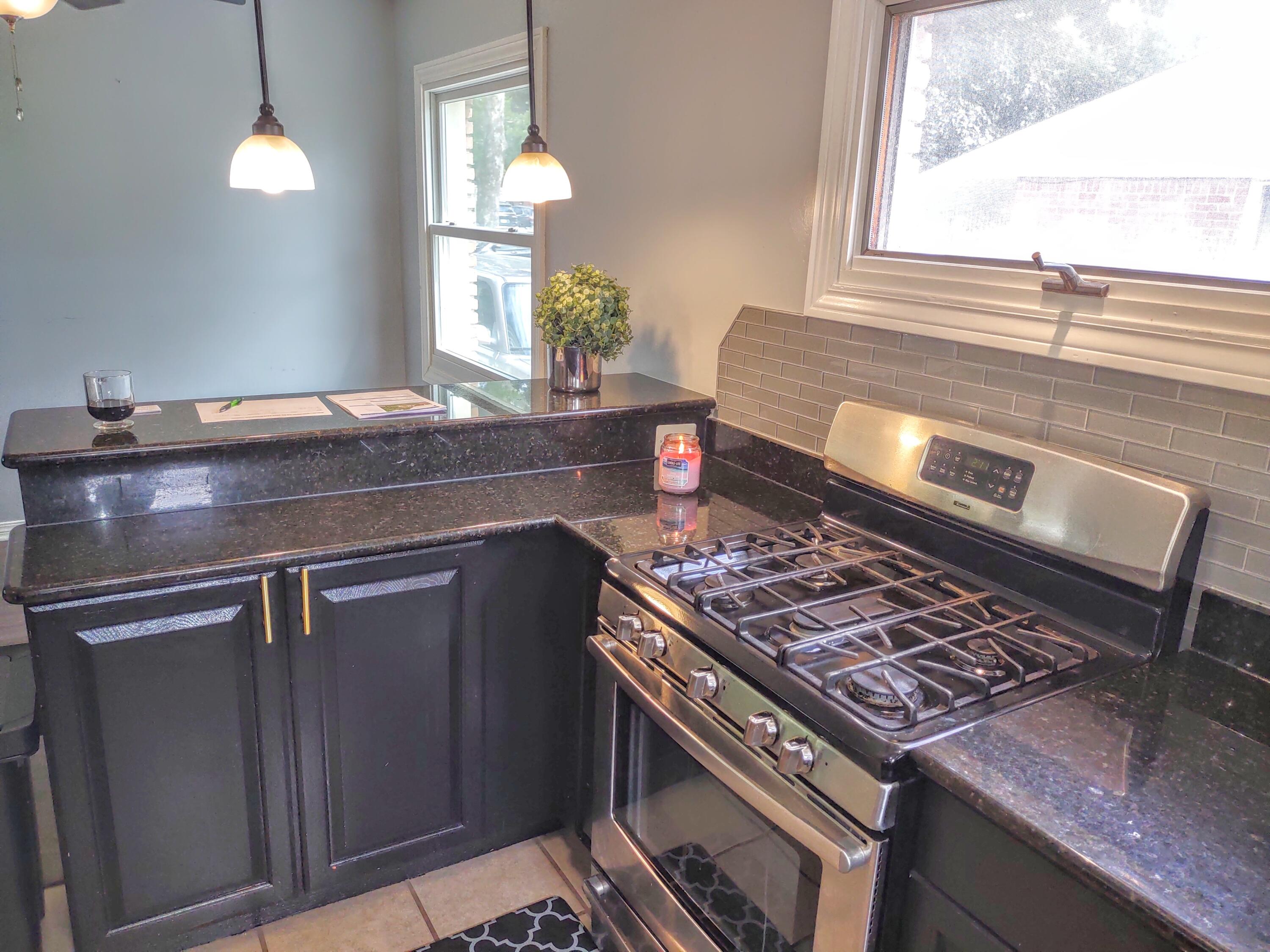 2410 Middlefield Road Trenton, MI 48183 - Photo 9 of 44 07 - Kitchen Area