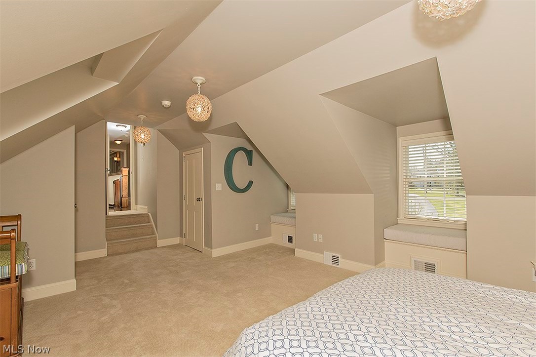33325 Woodleigh Road Cleveland, OH 44124 - Photo 20 of 35