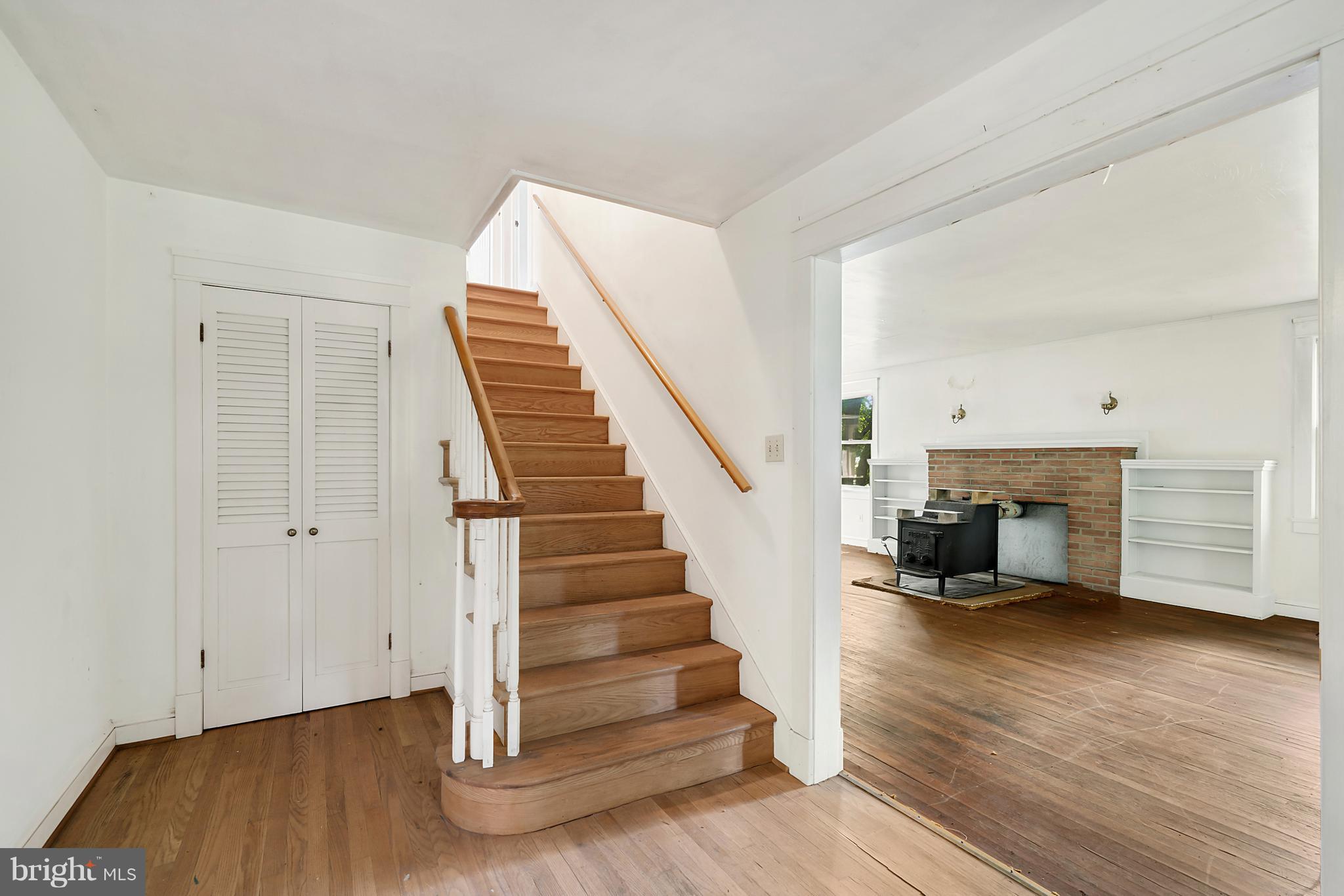 511 Utterback Store Road Great Falls, VA 22066 - Photo 22 of 29 Staircase