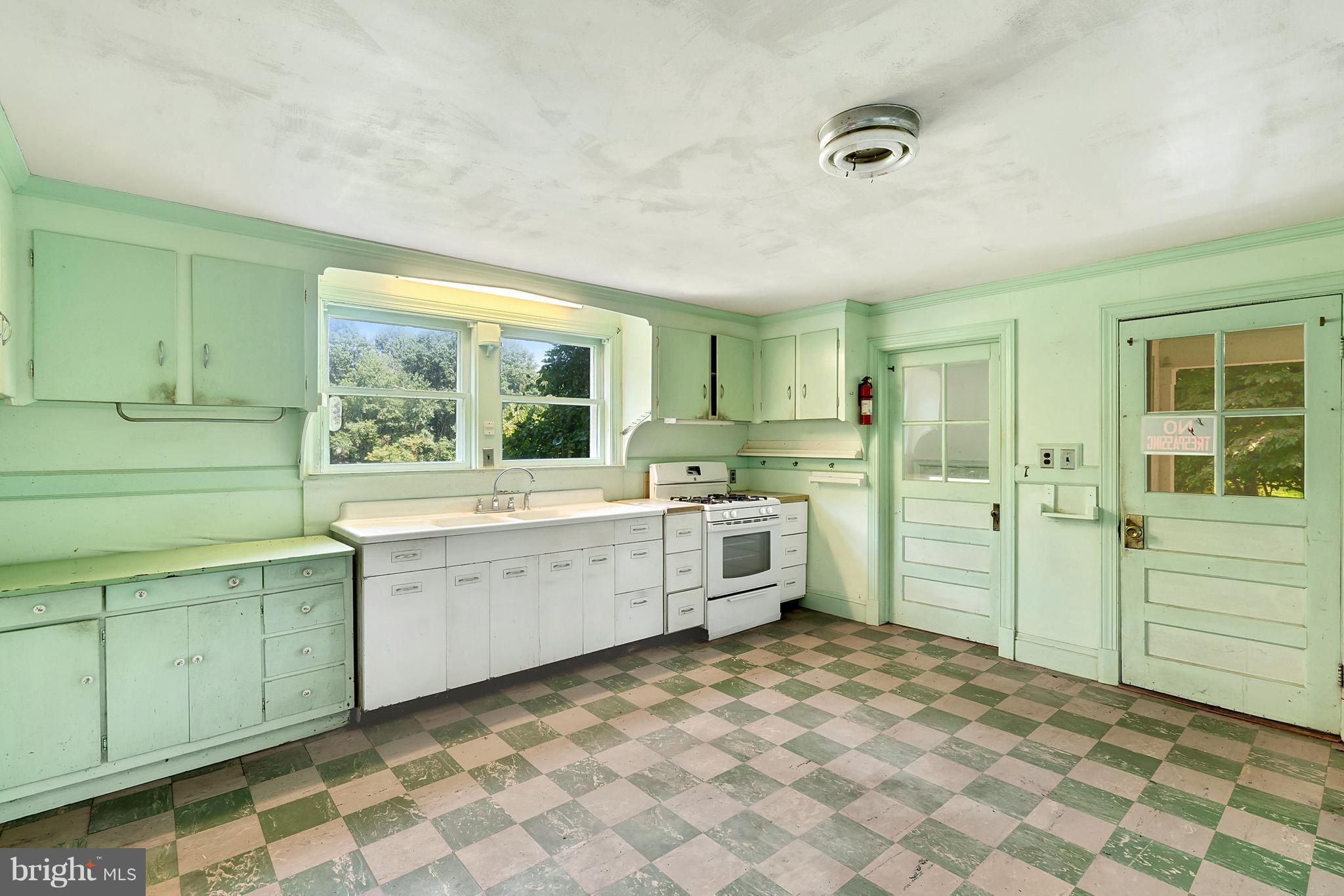511 Utterback Store Road Great Falls, VA 22066 - Photo 25 of 29 Kitchen