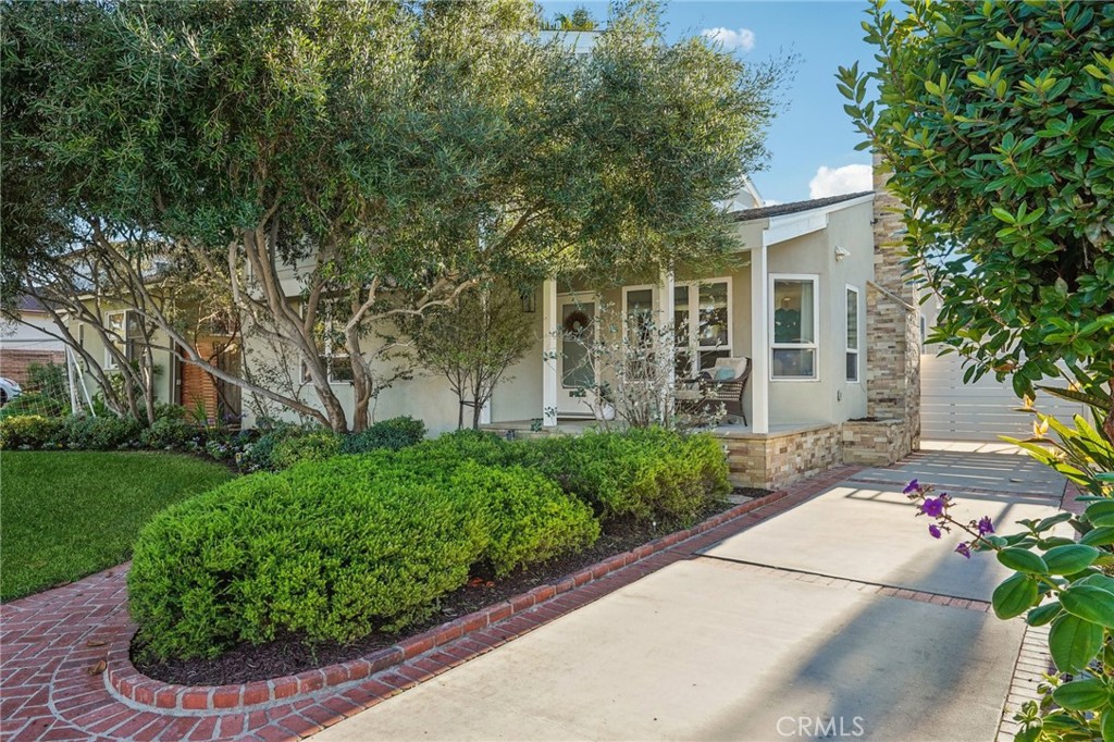 1237 South Gertruda Avenue Redondo Beach, CA 90277 - Photo 47 of 52 a view of a garden with a fountain