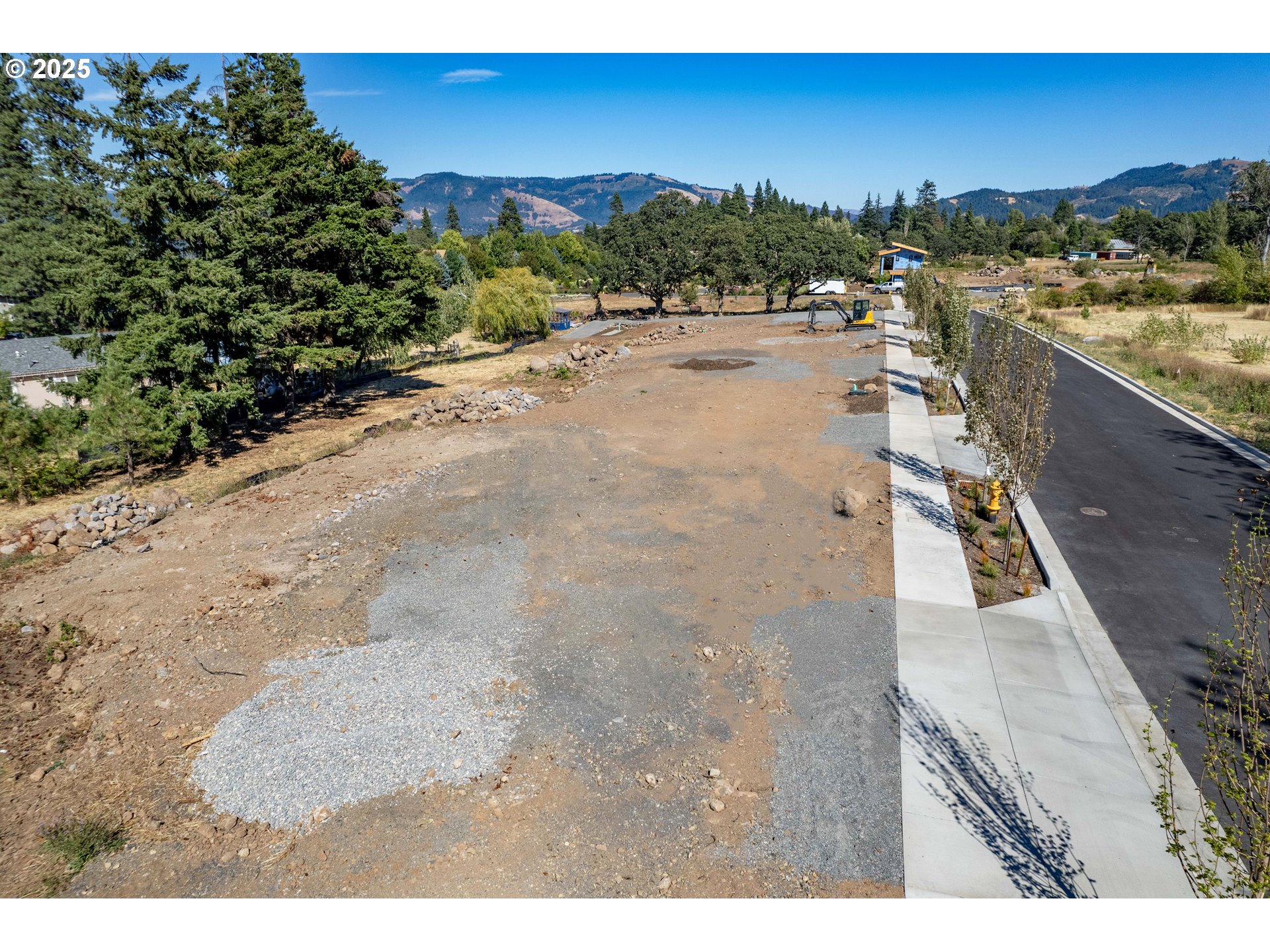 Carr Drive Hood River, OR 97031 - Photo 12 of 17 a view of a terrace with skyline