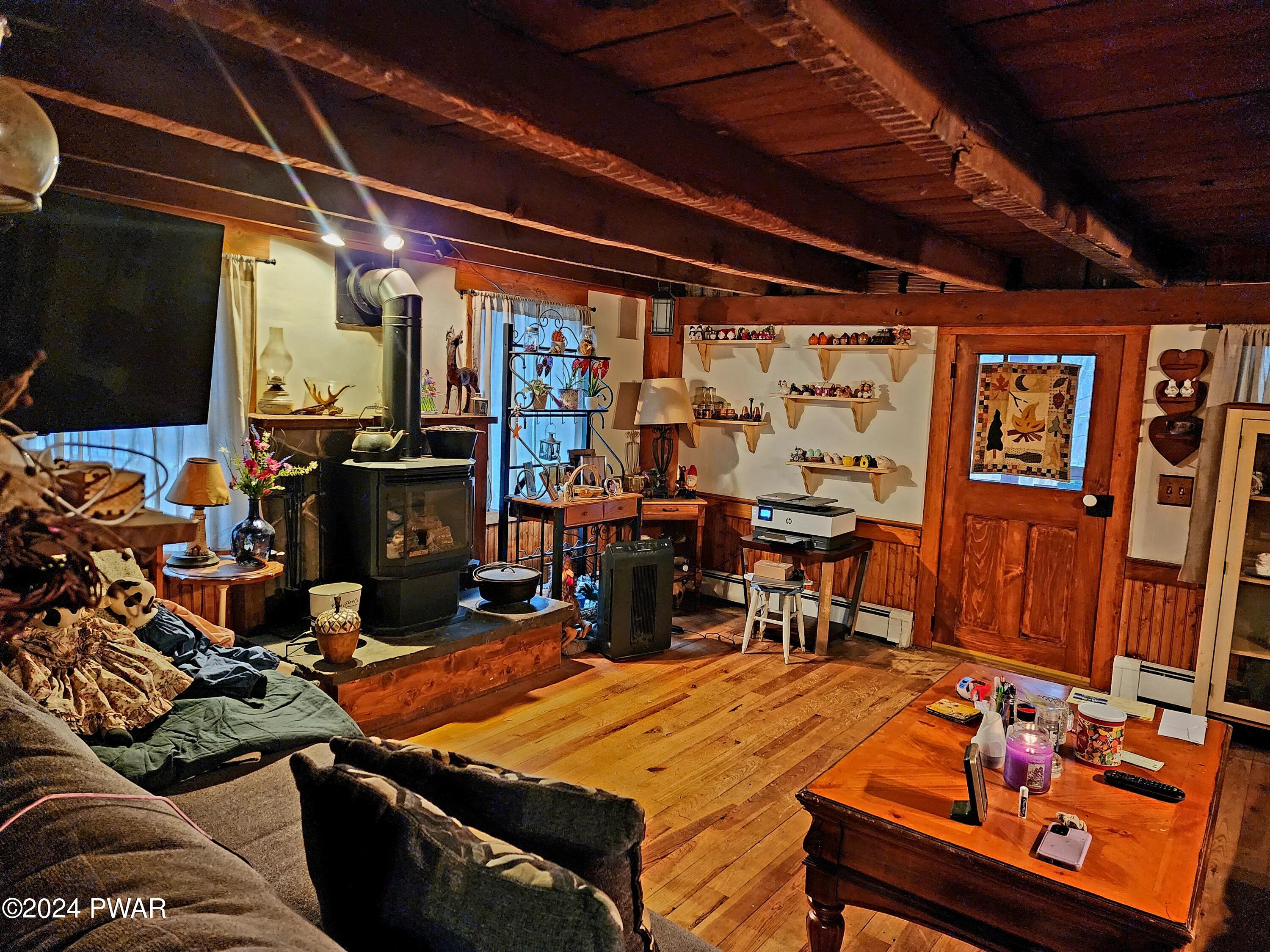 131 Kuhn Road Lackawaxen, PA 18435 - Photo 2 of 20 Livingroom