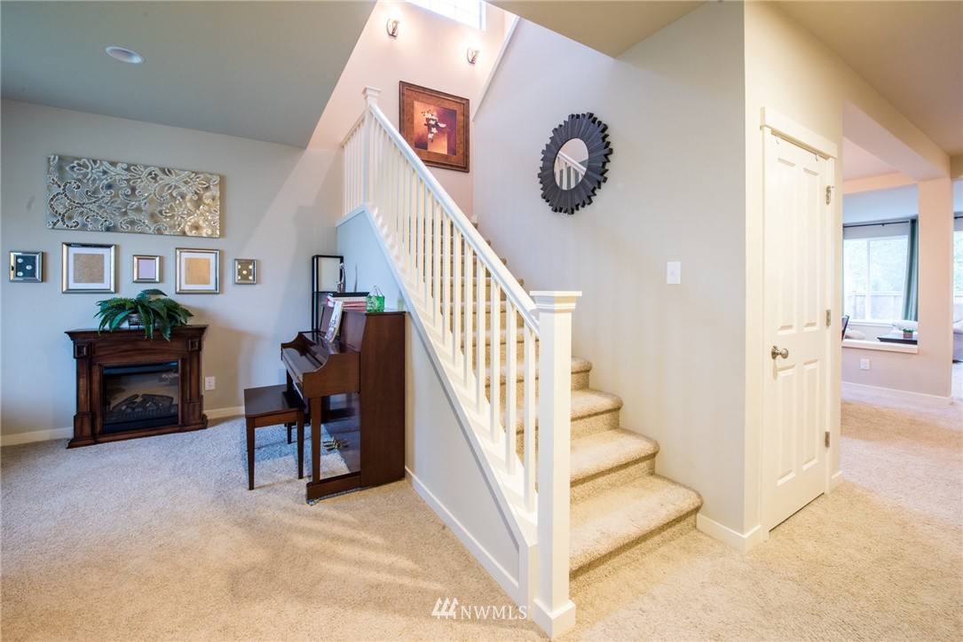 234 Field Avenue Northeast Renton, WA 98059 - Photo 2 of 25 Gallery Image 2