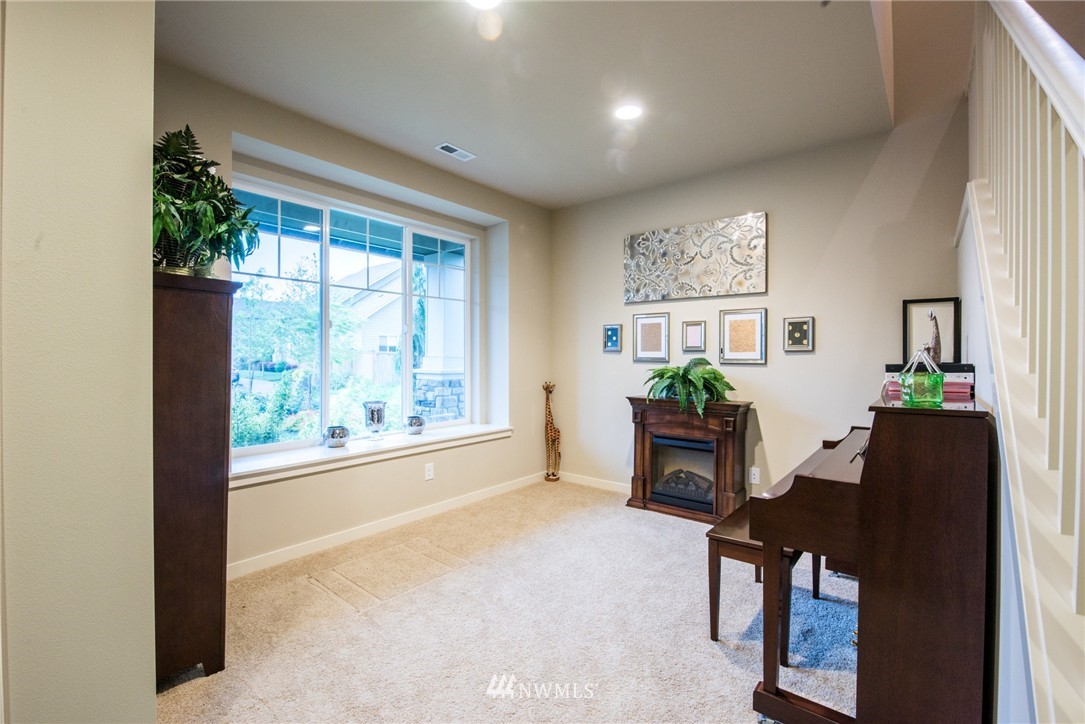 234 Field Avenue Northeast Renton, WA 98059 - Photo 3 of 25 Gallery Image 3