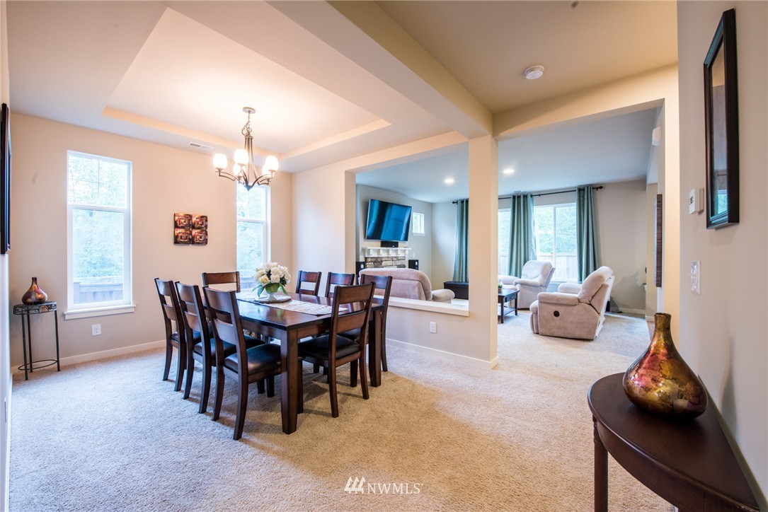 234 Field Avenue Northeast Renton, WA 98059 - Photo 4 of 25 Gallery Image 4