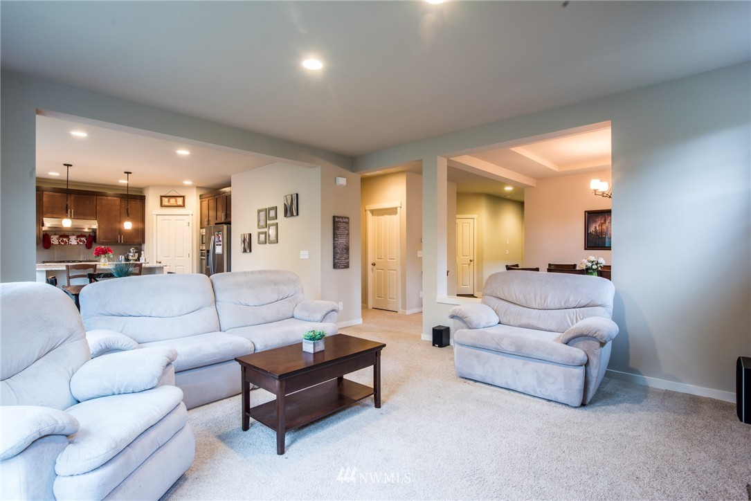 234 Field Avenue Northeast Renton, WA 98059 - Photo 6 of 25 Gallery Image 6