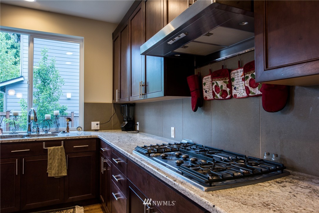 234 Field Avenue Northeast Renton, WA 98059 - Photo 8 of 25 Gallery Image 8