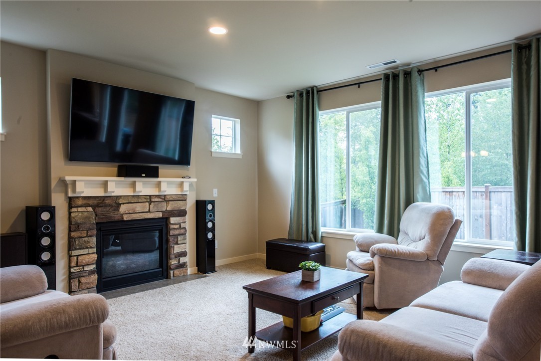 234 Field Avenue Northeast Renton, WA 98059 - Photo 9 of 25 Gallery Image 9