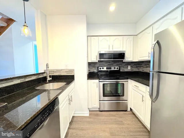 $2,500 | 6939 Mary Caroline Circle, Unit I, Alexandria, VA 22310